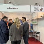 Bruno Patane ( pierwszy z prawej) podczas rozmów na swoim stoisku